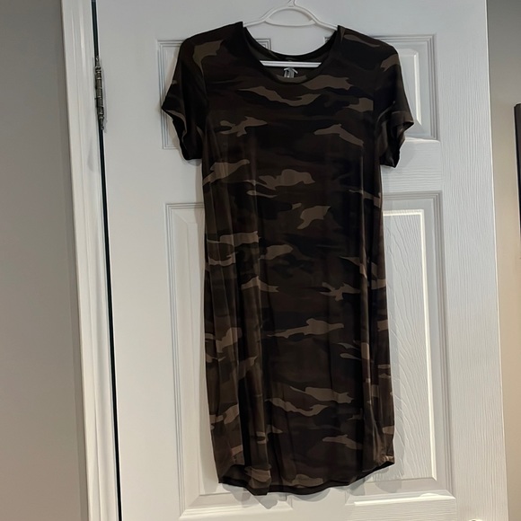 Women’s camo t-shirt dress - Picture 1 of 8